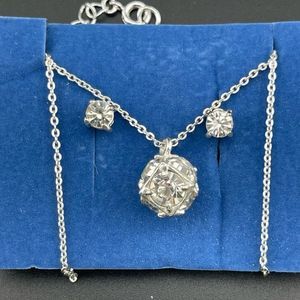 Avon NIB Luminous Crystal Gift Set Necklace Earrings